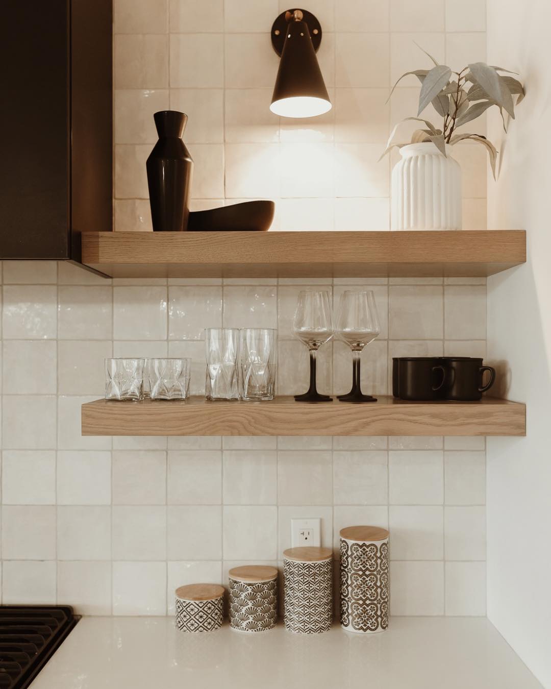 Whoβs in for a moody kitchen design this year? ππΌπ
#homedesigngoals #yqghomes #lovewhereyoulive #ckont #customcabinetry #heartofthehome #windsorontario #attentiontodetail #ckhba #customcabinets #windmillcabinets #yqg #windsoressex #LivingCK #windmillcabinetshop #LHBA #WEHBA #Lambtonkent #Ldnontario