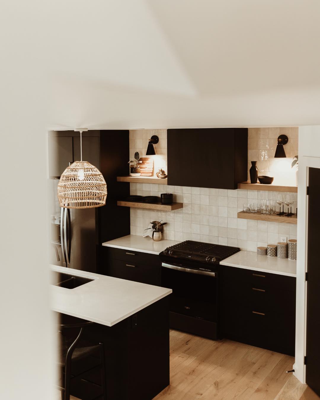 Whoβs in for a moody kitchen design this year? ππΌπ
#homedesigngoals #yqghomes #lovewhereyoulive #ckont #customcabinetry #heartofthehome #windsorontario #attentiontodetail #ckhba #customcabinets #windmillcabinets #yqg #windsoressex #LivingCK #windmillcabinetshop #LHBA #WEHBA #Lambtonkent #Ldnontario