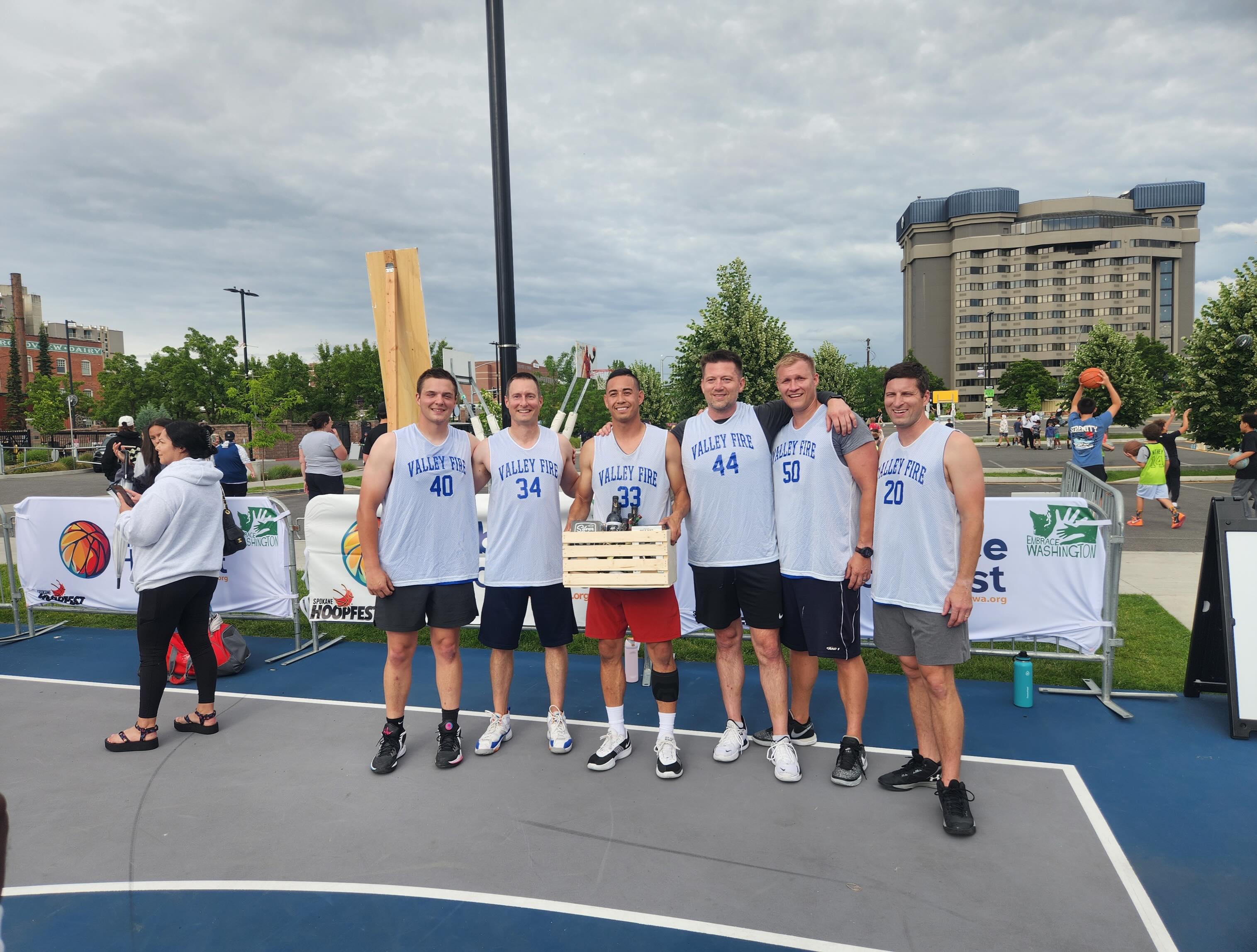 One of your Spokane Firefighters kicking off Hoopfest weekend! Joined by @spokane_valley_firefighters local 876.
They participated in a Police vs Fire exhibition game, taking the win, 31-23!
We hope everyone has a safe and eventful Hoopfest weekend! 🏀👮🏼♂️👨🏽🚒