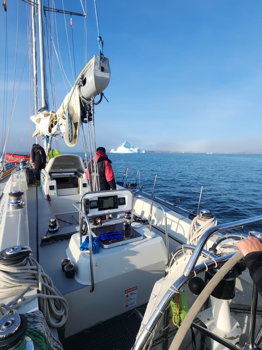 When the hold is a little too strong…send the pro crew to untangle the weed & dirt off the anchor!
Aboard SV Sea Dragon @panexplore